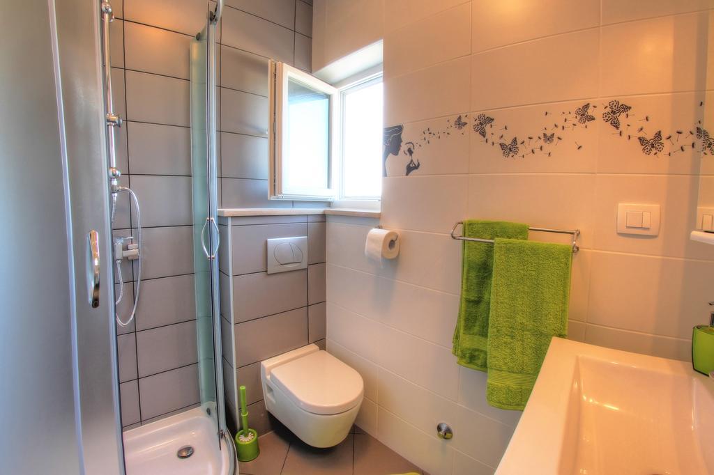 Apartments Nebuloza ロヴィニ エクステリア 写真