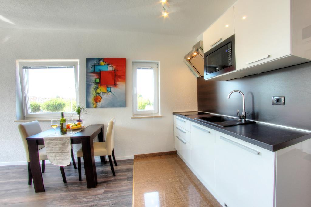Apartments Nebuloza ロヴィニ エクステリア 写真