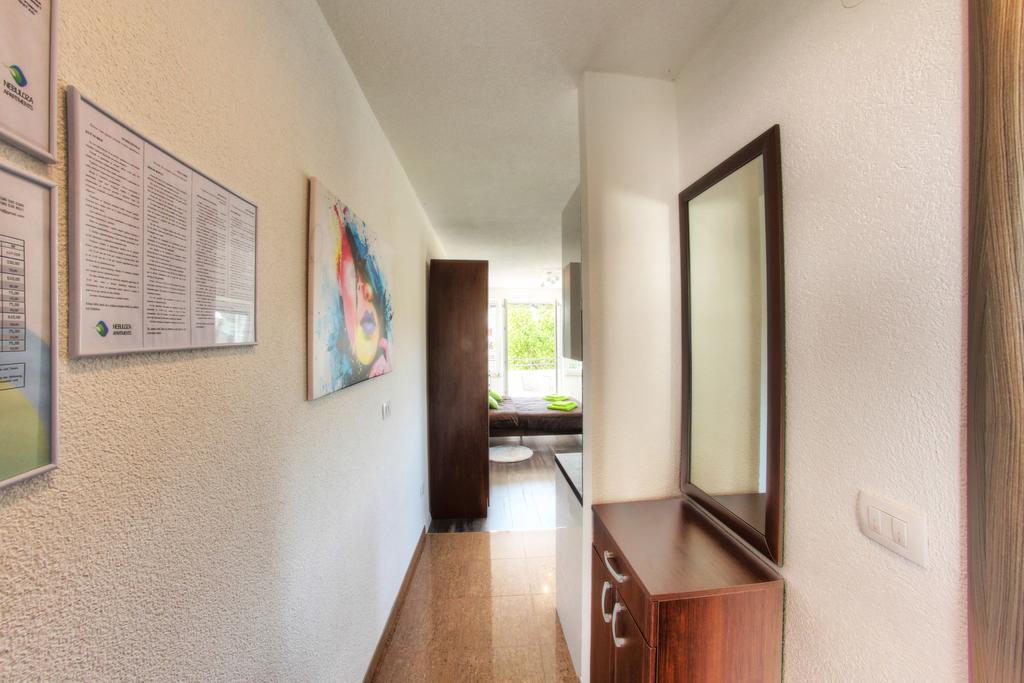 Apartments Nebuloza ロヴィニ エクステリア 写真