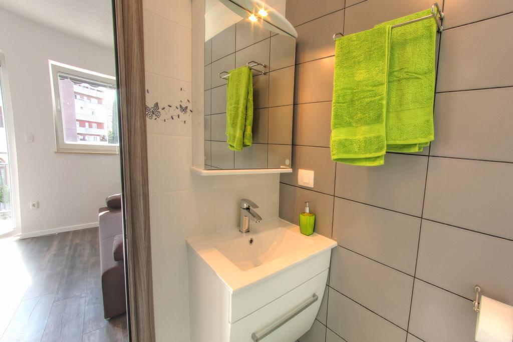 Apartments Nebuloza ロヴィニ エクステリア 写真