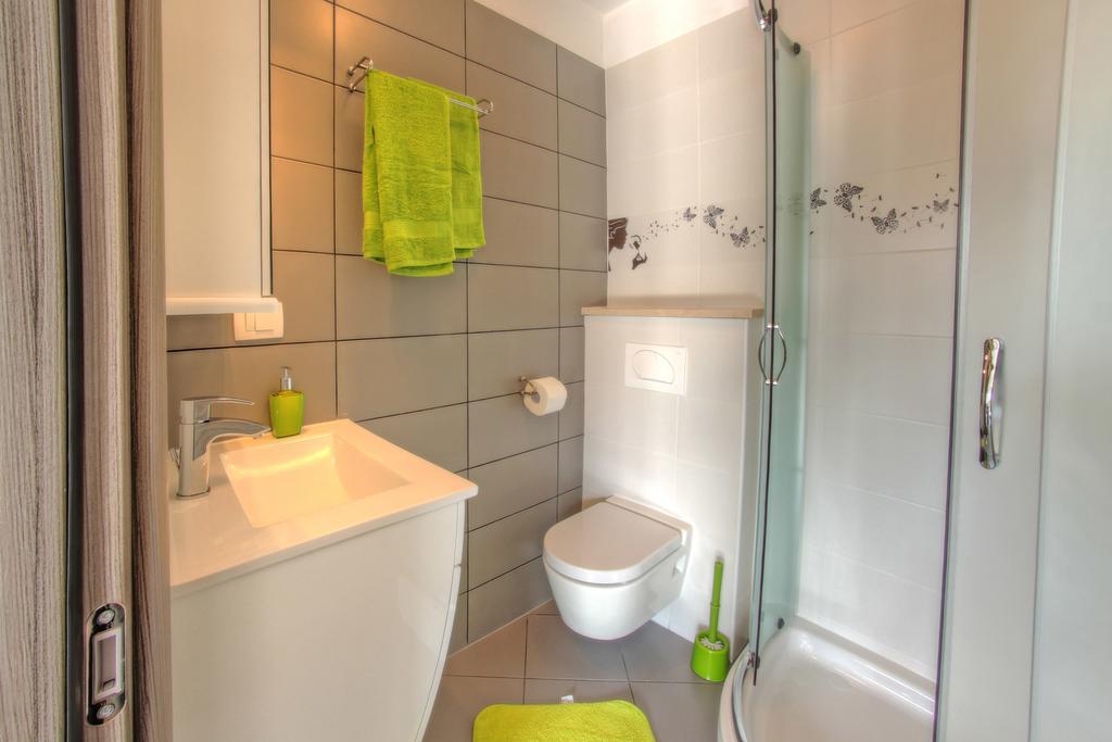 Apartments Nebuloza ロヴィニ エクステリア 写真