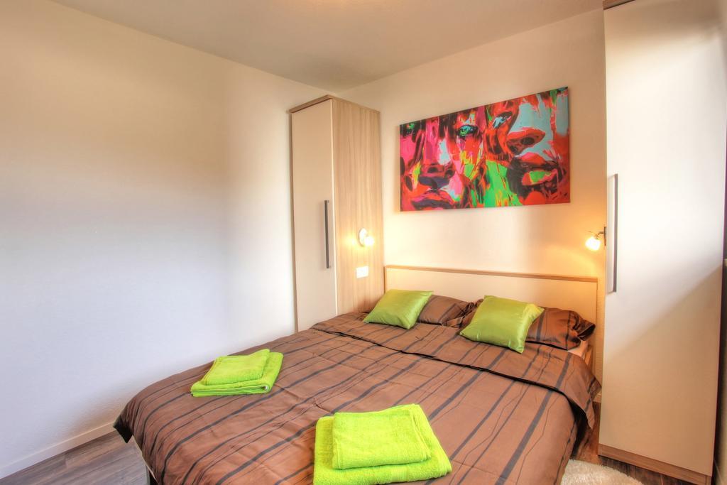 Apartments Nebuloza ロヴィニ エクステリア 写真