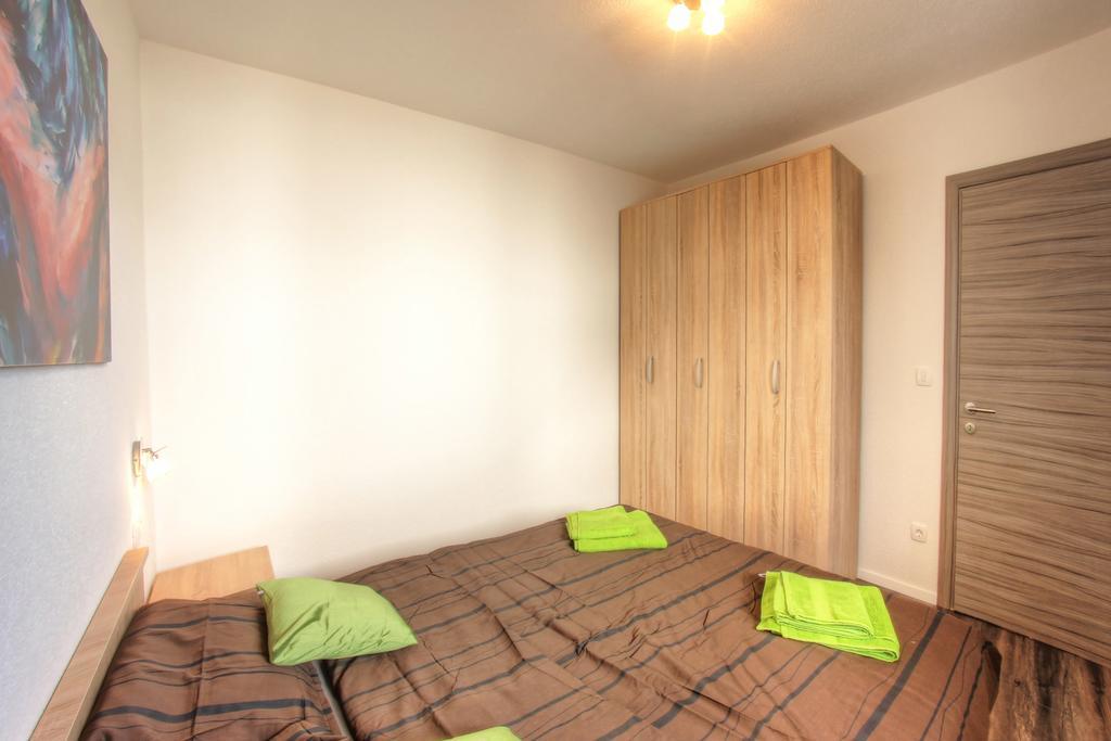 Apartments Nebuloza ロヴィニ エクステリア 写真
