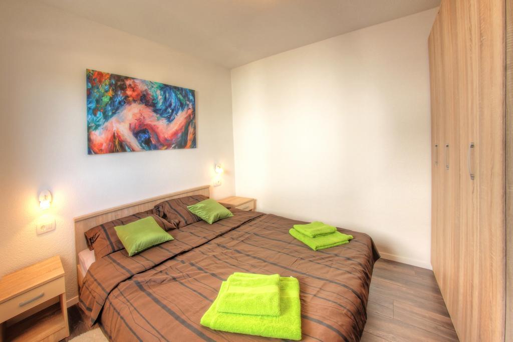 Apartments Nebuloza ロヴィニ エクステリア 写真